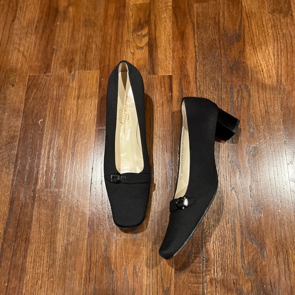 Ferragamo Authentic Salvatore Ferragamo Minuetto Black Pumps - Picture 7 of 10